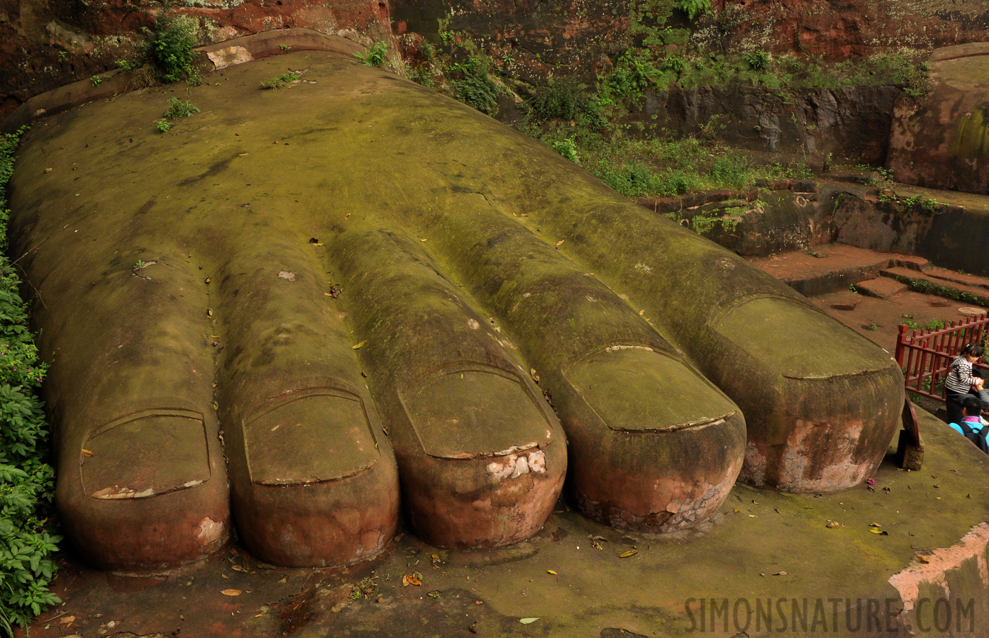 Giant Buddha [34 mm, 1/60 sec at f / 11, ISO 1600]